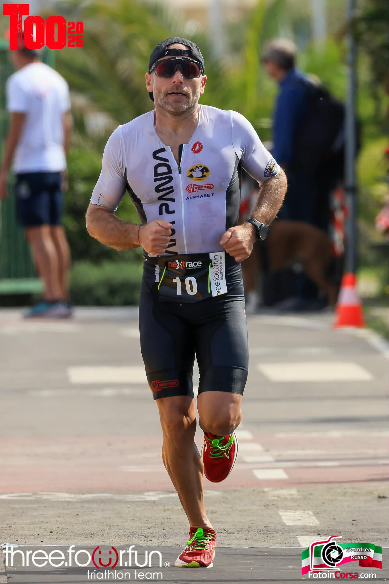 Atleta Team Panda impegnato nella frazione di corsa